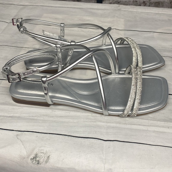 Marc Fisher Silver Rhinestone Strappy Sandals Sz 8M NWOT - Picture 4 of 10
